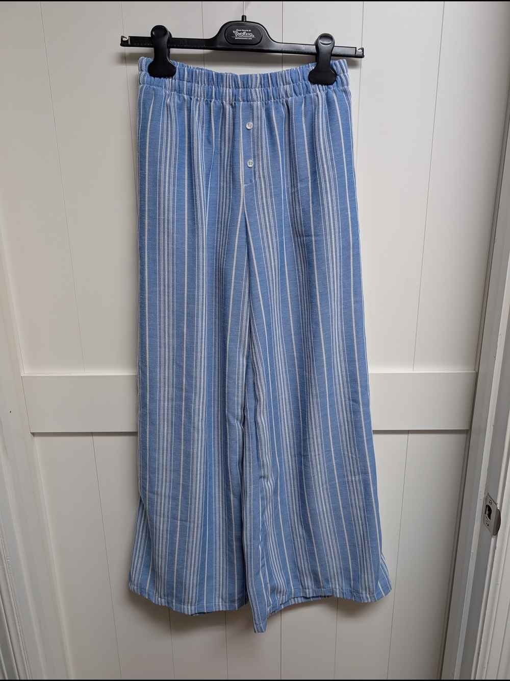 Sincerely Jules Light Blue and White Striped Wide-Leg Lounge Pants, Small